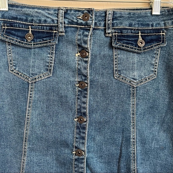 Suzanne Betro Button Down Knee Length Denim Skirt - Picture 4 of 8